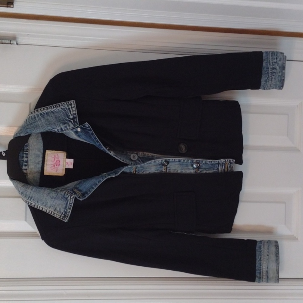 Women's Vintage Jacket Size Medium Black and Blue Gently used